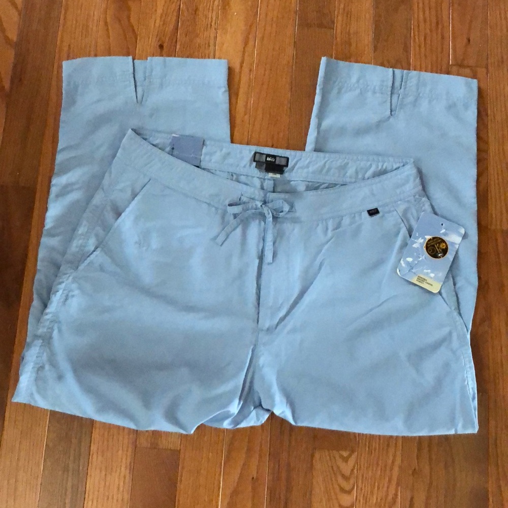NWT size 14 REI Sahara 24” short pants